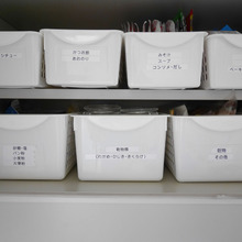 食品ストックは100円SHOPのプラスチックケースを活用