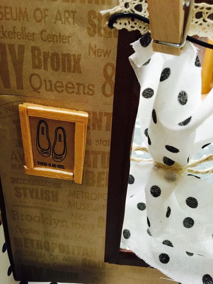 壁にはミニ額を