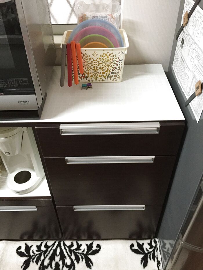 冷蔵庫と電子レンジの間に便利なスペース作りで作業効率アップ‼️
