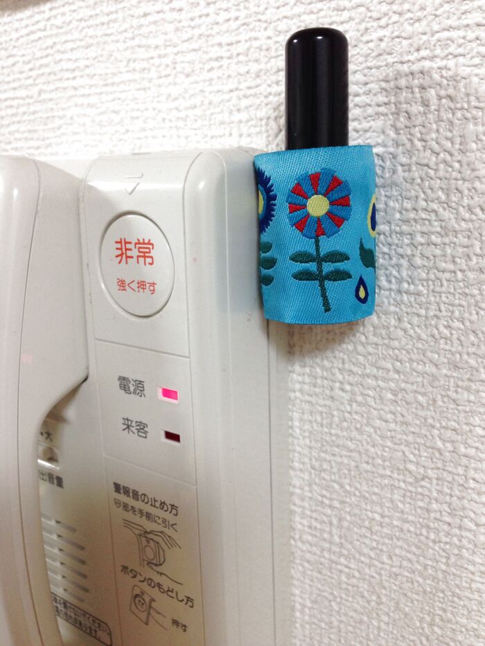 ここにあると便利~!インターホンに”シャチハタ”立て♪