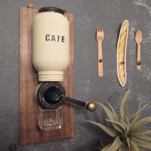 まさかの100均で?!アンティーク風壁掛けコーヒーミル