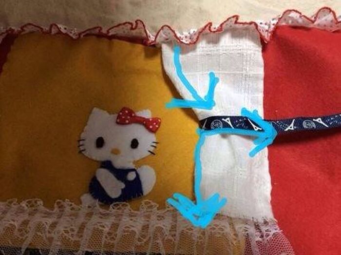 リボンで巻きつけてカーテン風に。