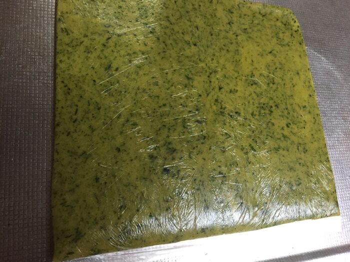 伸ばし棒で伸ばす