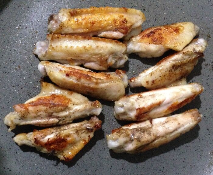 先ず、手羽中から焼きます*