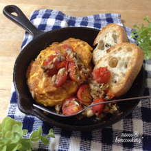少しの野菜でも旨みたっぷり♪ スキレットで作る*簡単 親子オムレツ
