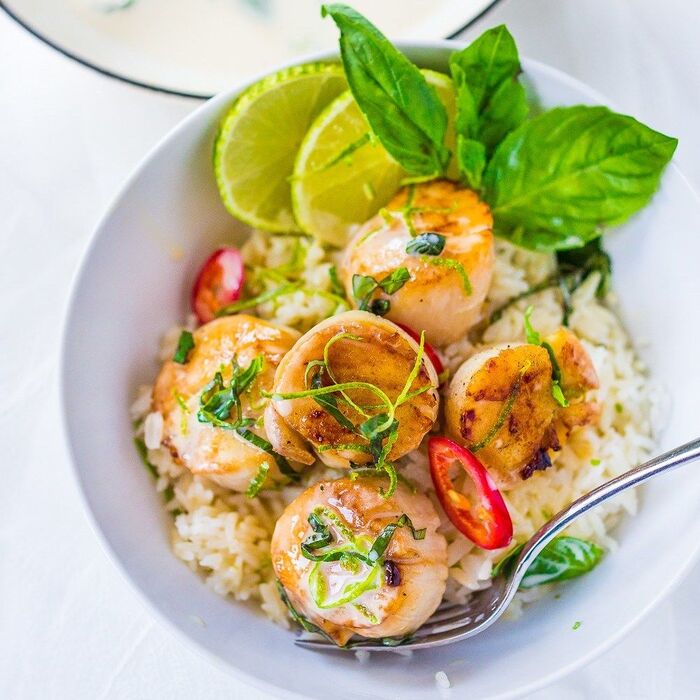 【レシピ】ココナッツミルクとレモングラスソースで!ホタテ&シラチャソースライス