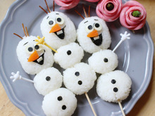 花よりだんご?オラフおにぎり♡