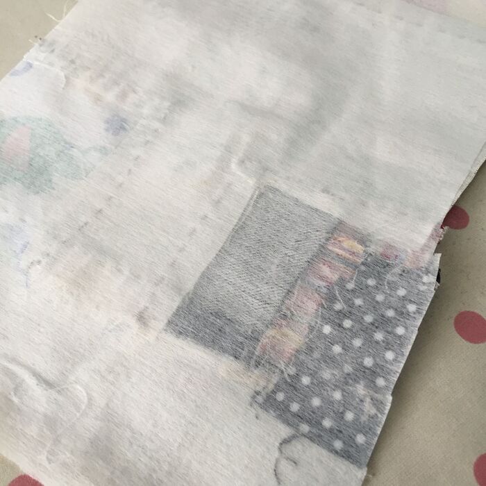 接着芯を貼ります