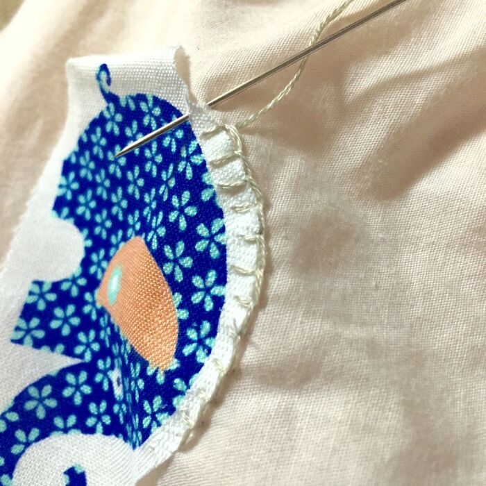 シミを隠してハギレをアップリケ