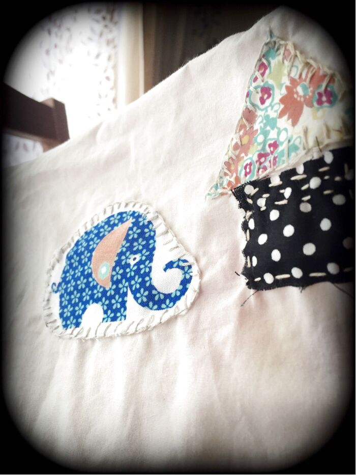 ハギレで枕カバーのシミにアップリケ♪