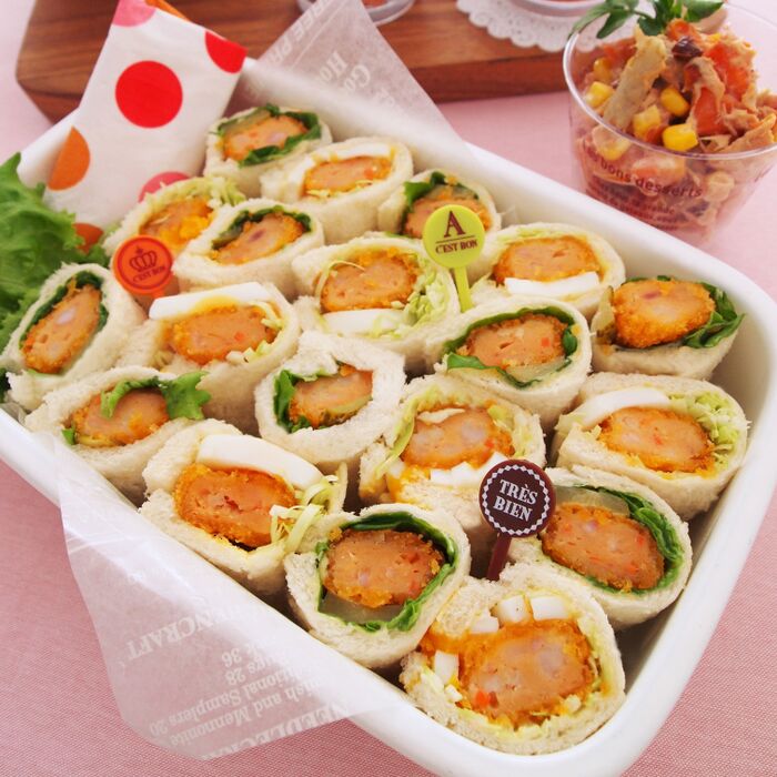 外で食べたいお弁当!「2種のえびいかスティックサンド」