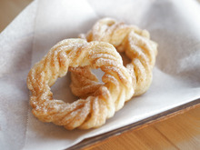 外はカリッ中はモチッ♡和風ハイブリッドスイーツ「うドーナッツ」が話題!