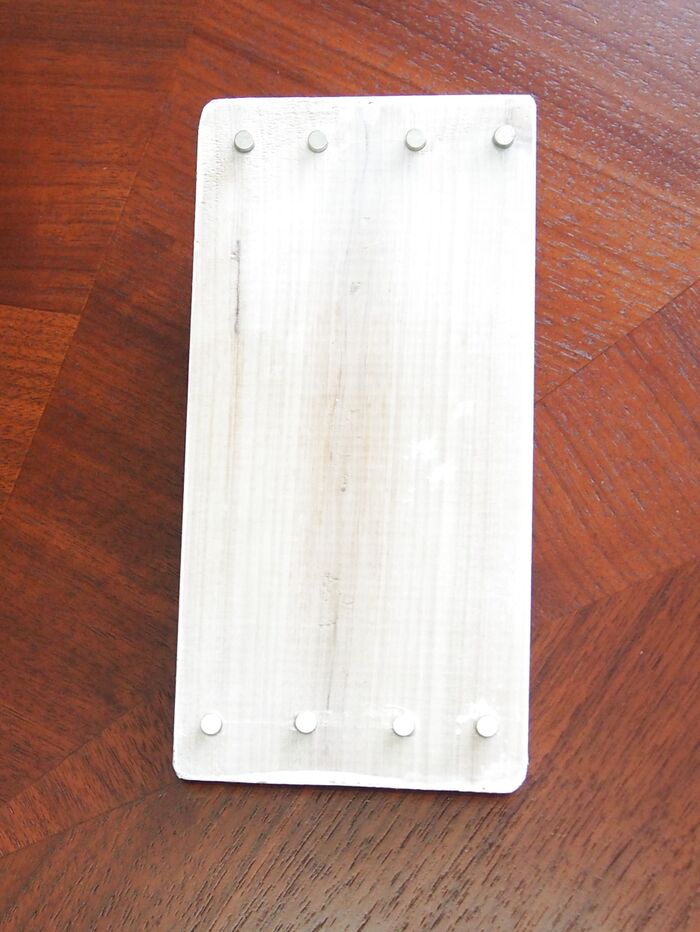 ⑤裏面にマグネットをつけて出来上がり!!