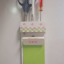 スペースを取らず快適!壁に設置できる木で作るメモ帳