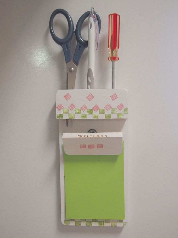 スペースを取らず快適!壁に設置できる木で作るメモ帳