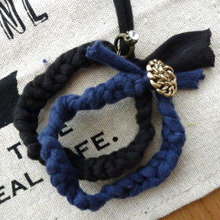 簡単!ダイソーのTシャツヤーンで鎖編みブレス♪