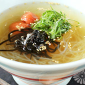 食べ過ぎ、飲み過ぎに! 梅塩こんぶの春雨ヌードルスープ