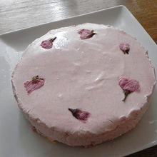 電子レンジで簡単★桜のレアチーズケーキ