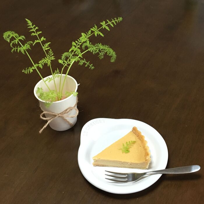 コスト0円簡単リサイクル!にんじんの葉っぱでオシャレスイーツに♪