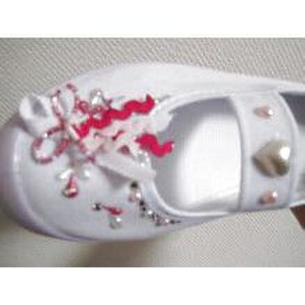 ビーズとリボンで飾りパーツを作ったら