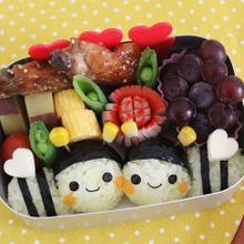 初心者さんにもおすすめキャラ弁!ハチさんデコおにぎり