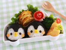 初心者さんにオススメのキャラ弁!ぺんぎんちゃんのデコおにぎり