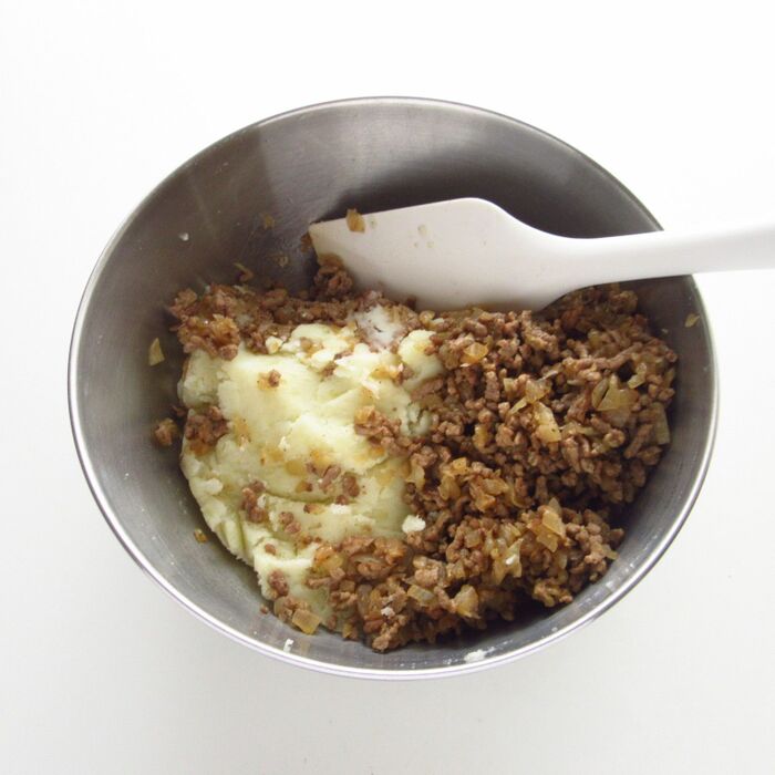 じゃがいもと具材を合わせます。