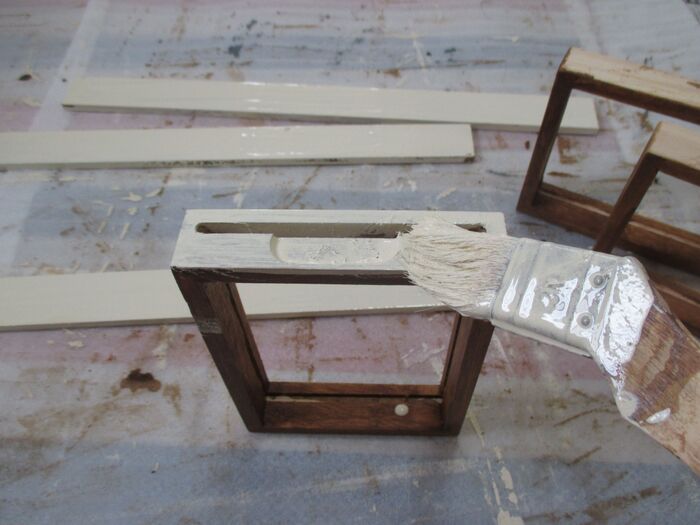 ③ペンキをぬりぬり。