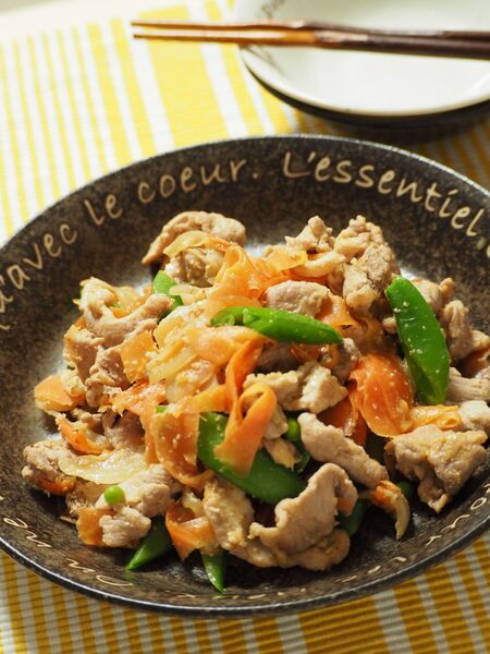 作り置きおかずにも!「豚こま肉と人参のごま味噌炒め」のレシピ