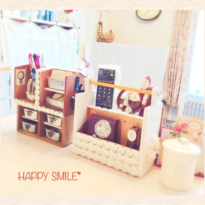 100均グッズで文房具をひとまとめでスッキリ♪収納力バッチリなミニ棚♡