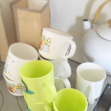 牛乳パックで★かさばるマグカップを簡単収納