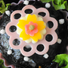 キャラ弁☆型抜きで簡単♪乙女系お花デコおにぎり♡