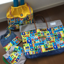 新入生向けに手作り◆キャラクターの布&デニムパンツでリメイクバック