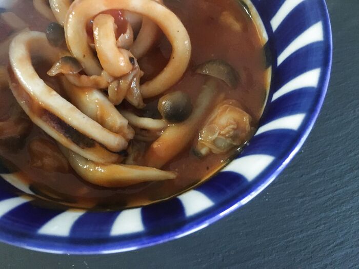 トマト缶よりお手軽トマトパウダーであさりとイカの濃厚スープ♪