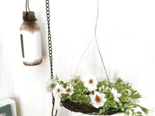 セリアの小花が可愛いフェイクフラワーで、フライングリース風!