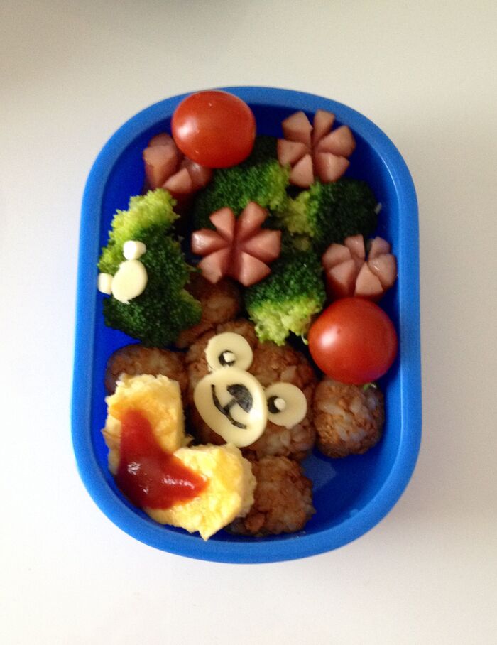 鶏そぼろのダッフィーおにぎり
