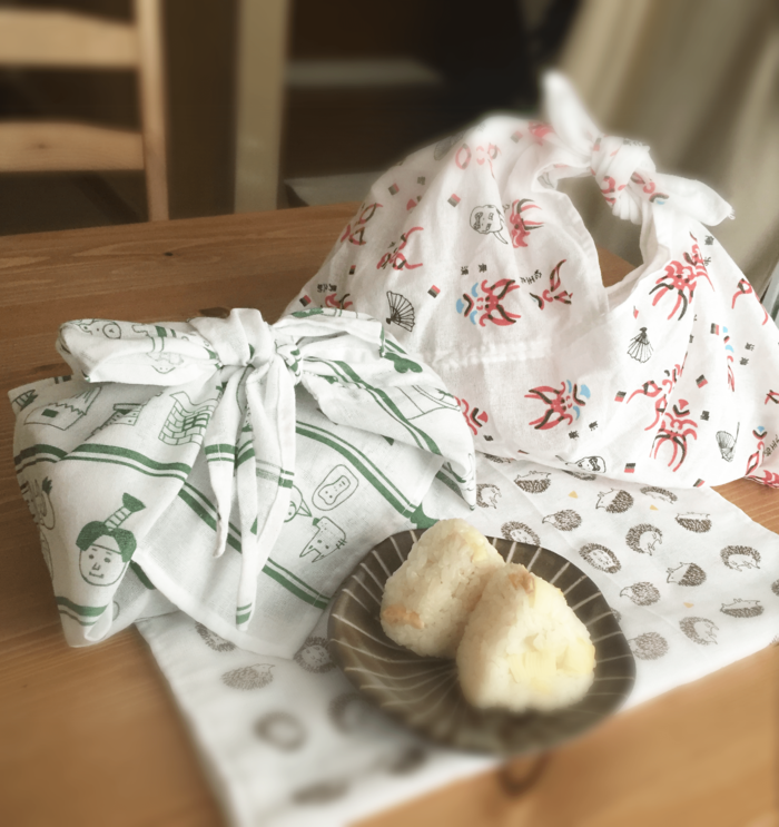 100均手ぬぐいで簡単リメイク♪あずま袋と弁当包み