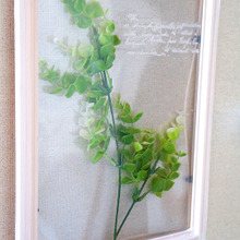 下敷きとフォトフレームで簡単!100均フェイクグリーンのインテリアフレーム