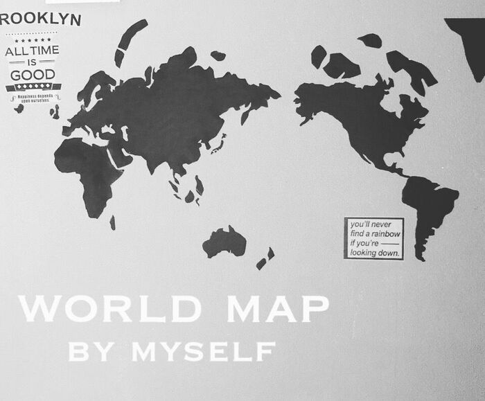 100均で手作り♫ かっこいいシルエットの世界地図
