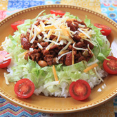 スパイシーでヘルシー!シャキシャキレタスたっぷりタコライス