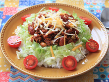 スパイシーでヘルシー!シャキシャキレタスたっぷりタコライス