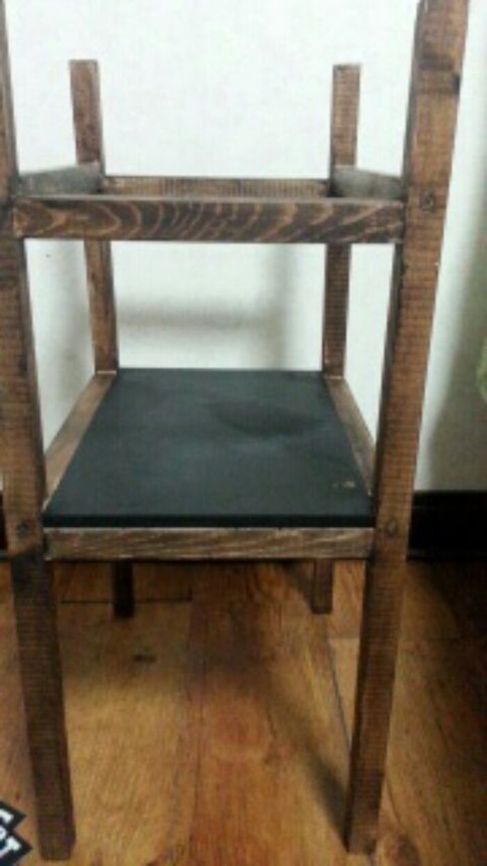 後ろ→前→サイド→扉の順にネジで固定