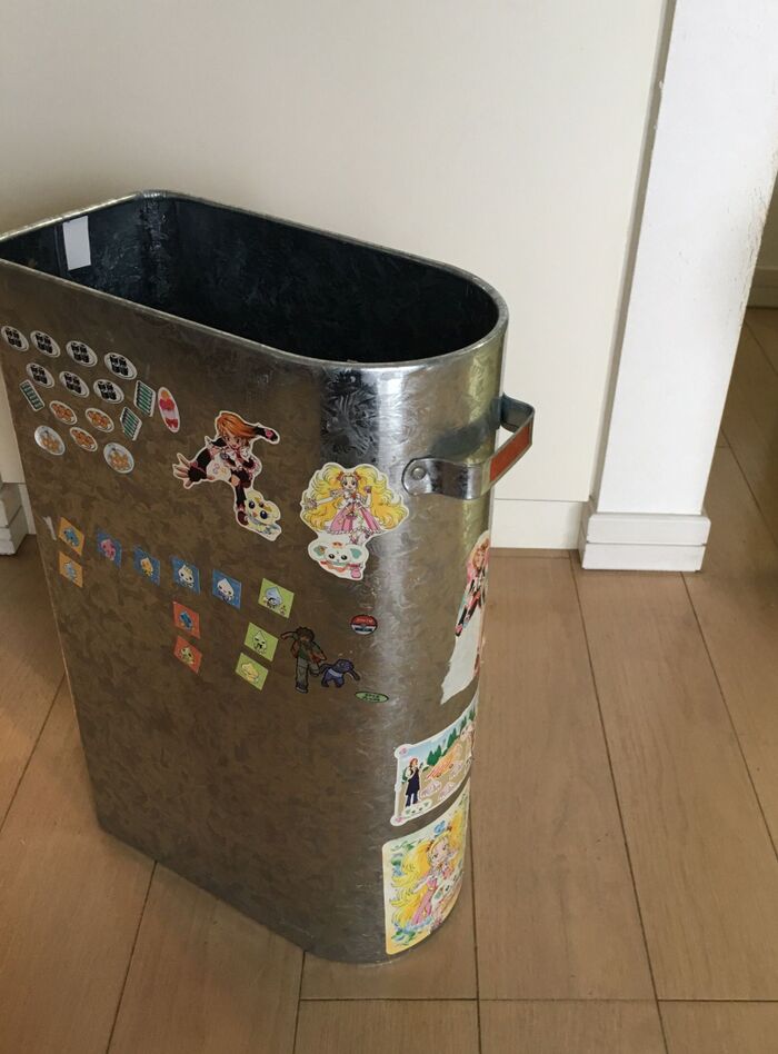 子供の時貼ったシールがそのまま