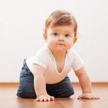 ハイハイ赤ちゃんのママ必見!廊下を掃除する安全で身近な洗剤3選