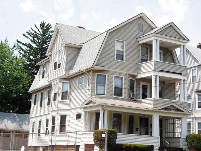 1位 住居関連費  4029万円