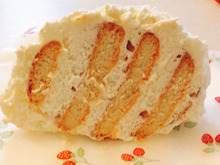 生クリームとクッキーでケーキに!黒柳徹子ケーキ