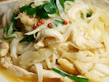 鶏のむね肉と新玉ねぎでツルンと食感!ボリューム満点!中華風サラダのレシピ