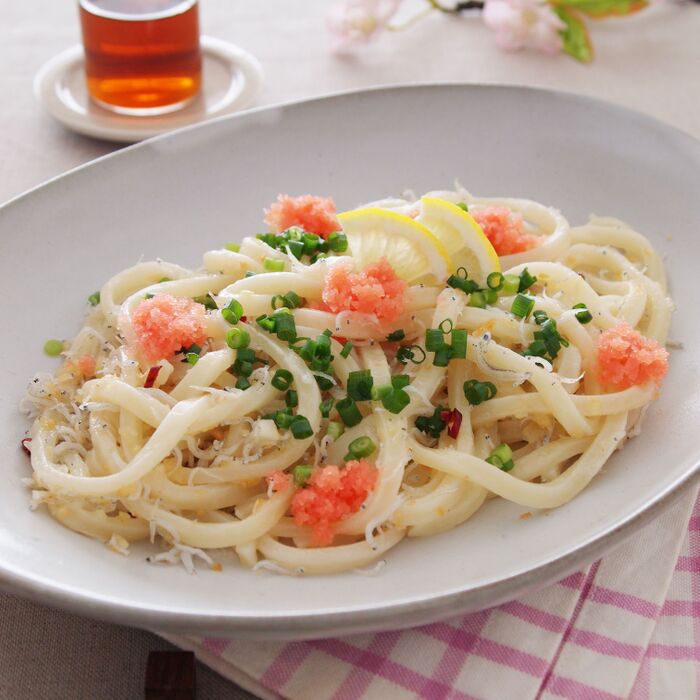 春のパスタ風うどん♪「しらすと明太子のピリ辛うどん」