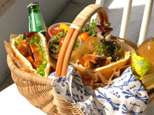 具がこぼれないから食べやすい!ボウル型ワッフルサンドイッチ