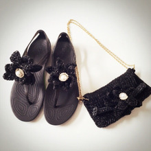 これ輪ゴムなの?!新作クロックスと夢のコラボで大人可愛い足元を演出!